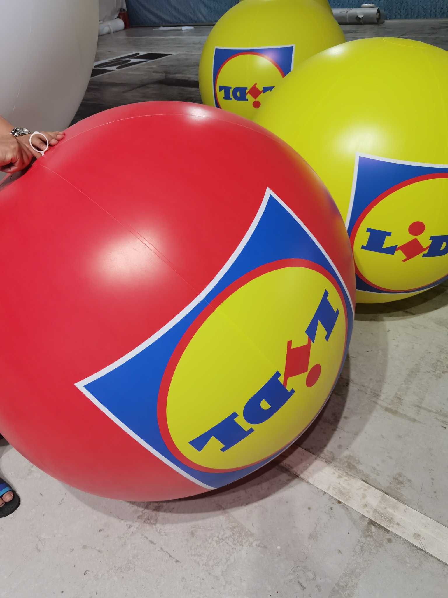 Lidl 1m crowd spheres