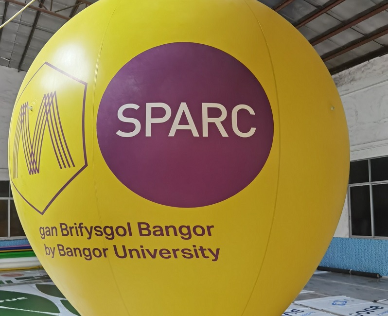 Product replicas and shapes - giant versions of your brand